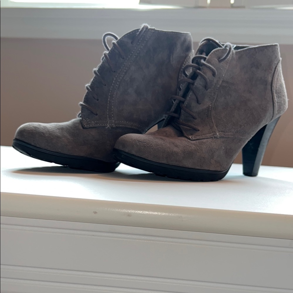 White Mountain Women's Gray Lace-Up Ankle Boots